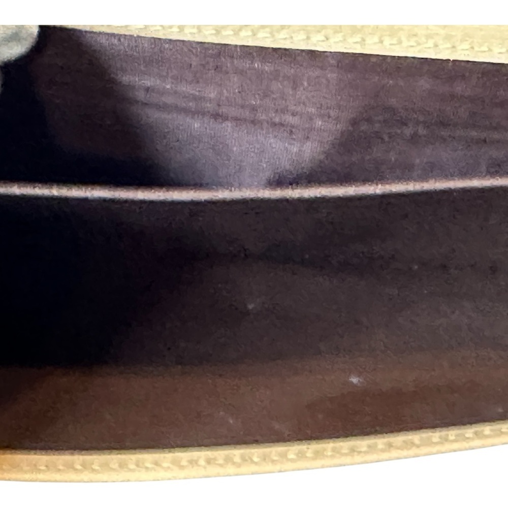 Gucci Tan Wallet with Textured Leather and Metallic Clasp - Picture 12 of 13